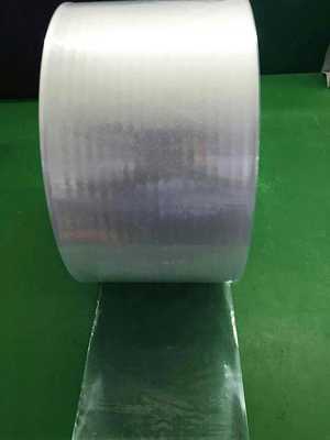 Şeffaf, kolay soyulabilen delikli sosis kılıfı sosisler için